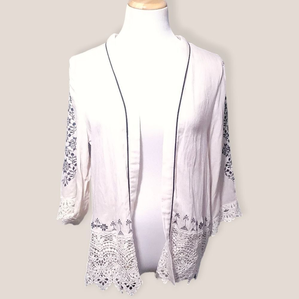 Skies are Blue Jarren Embroidered Kimono lace Trim From Stitch Fix Womens MP